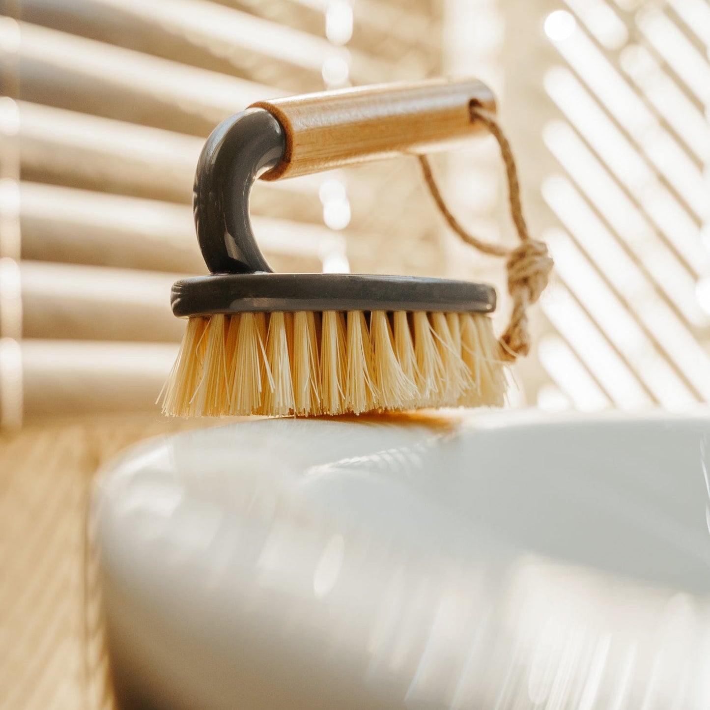 Bamboo Handle Iron Household Scrubber Brush