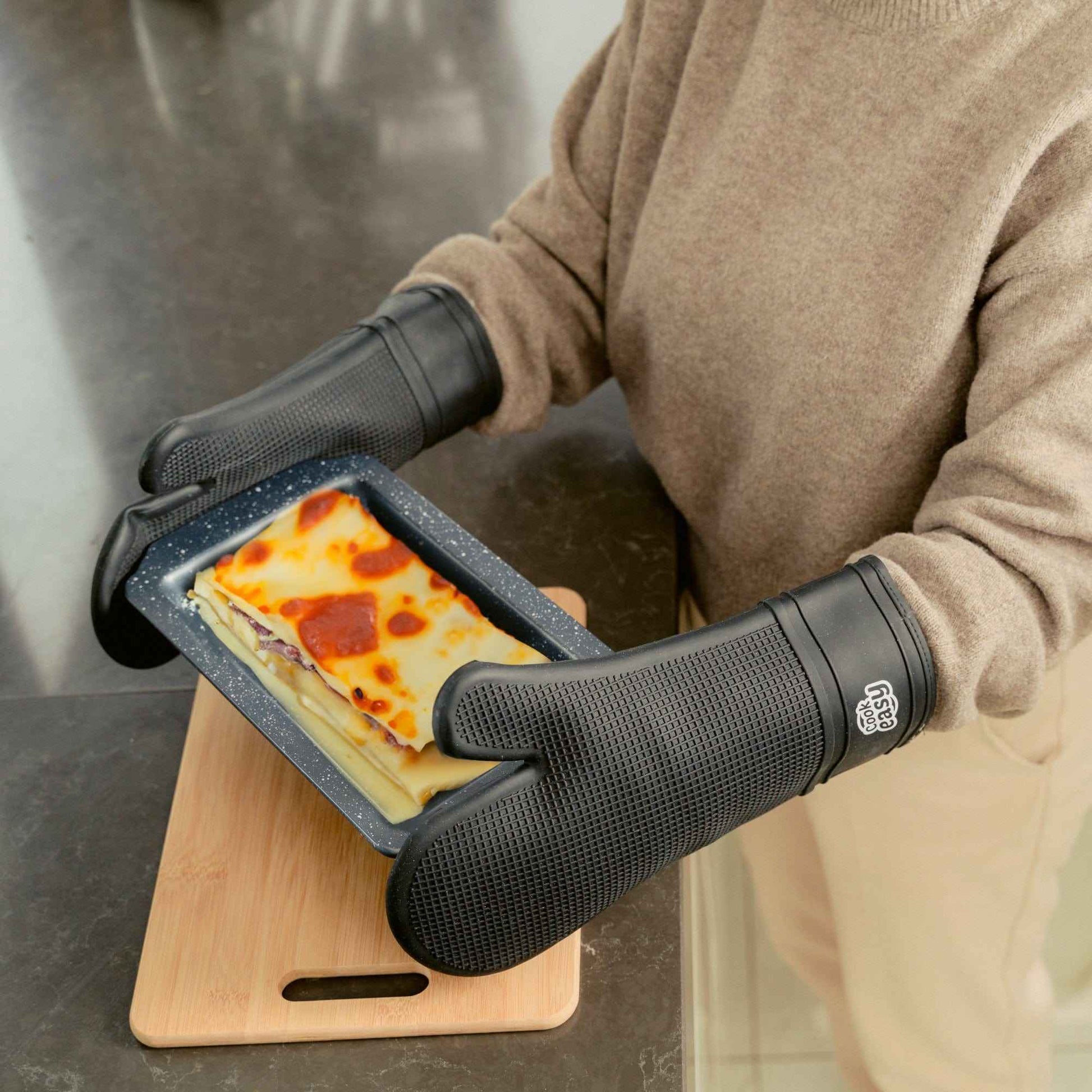 4 Pcs Silicone Oven Mitt and Multi Purpose Kitchen Heat Pad Insulation Mat