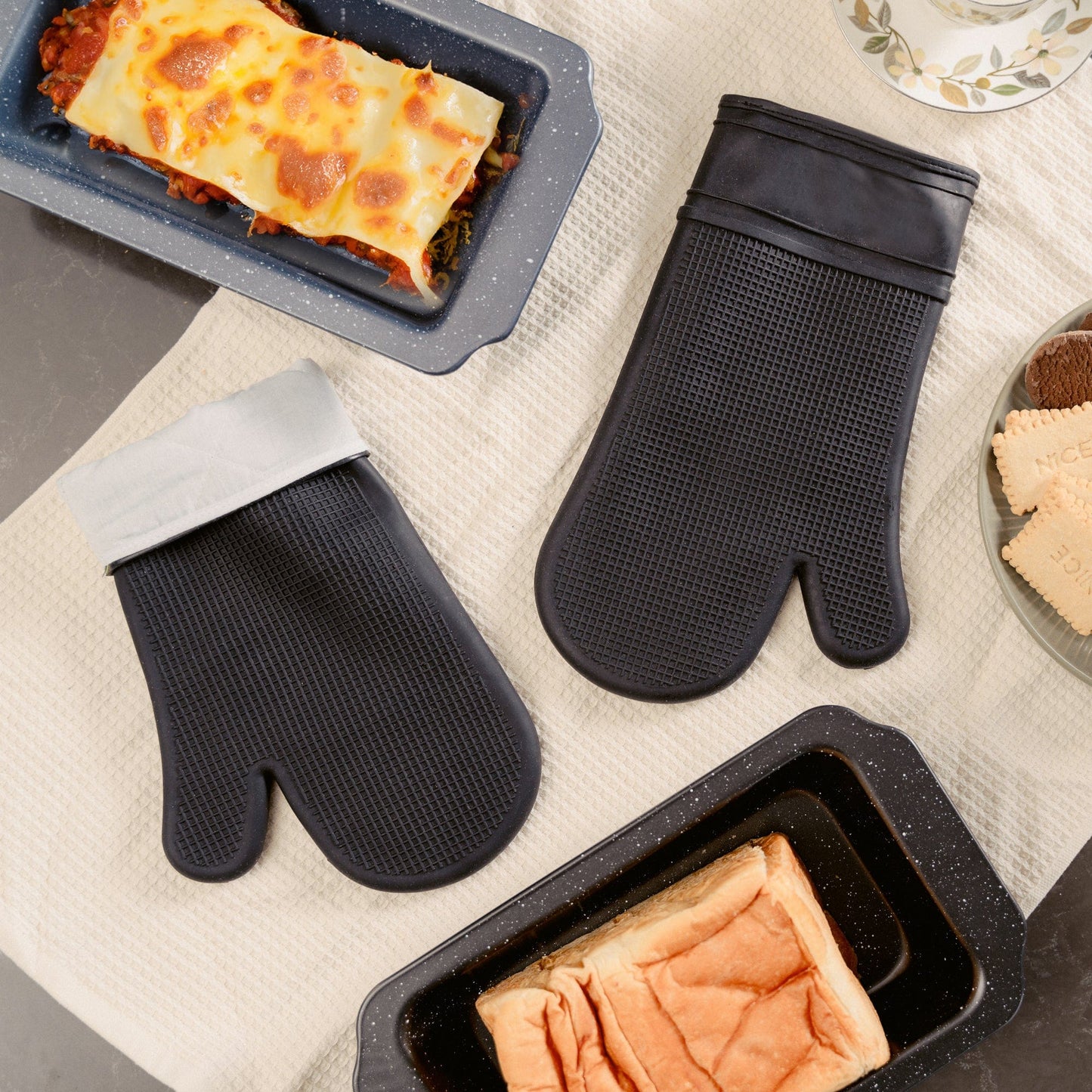 4 Pcs Silicone Oven Mitt and Multi Purpose Kitchen Heat Pad Insulation Mat