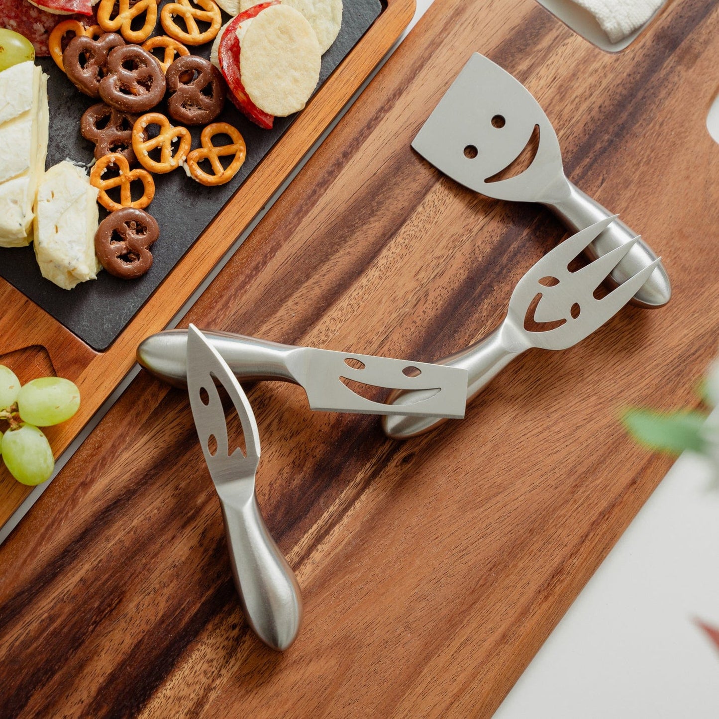 4 Pcs Clevinger Smiley Stainless Steel Cheese Knife Set