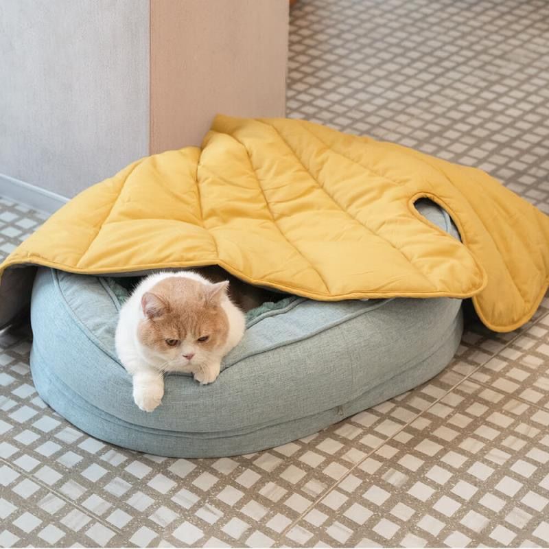Ginkgo Leaf Shaped Pet Mat – Thickened Multi-Use Plush Blanket & Cushion for Cats and Dogs, All-Season Floor Bed, Crate Pad and Cozy Throw (Pink)